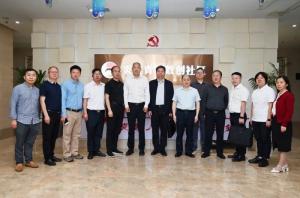 西南大學黨委常委、副校長葛信勇一行到炎黃科技園調研